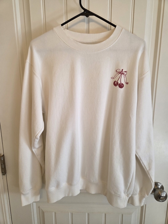 Golden Hour Tops - 🍒 White Sweatshirt with Ribbon Cherries Print